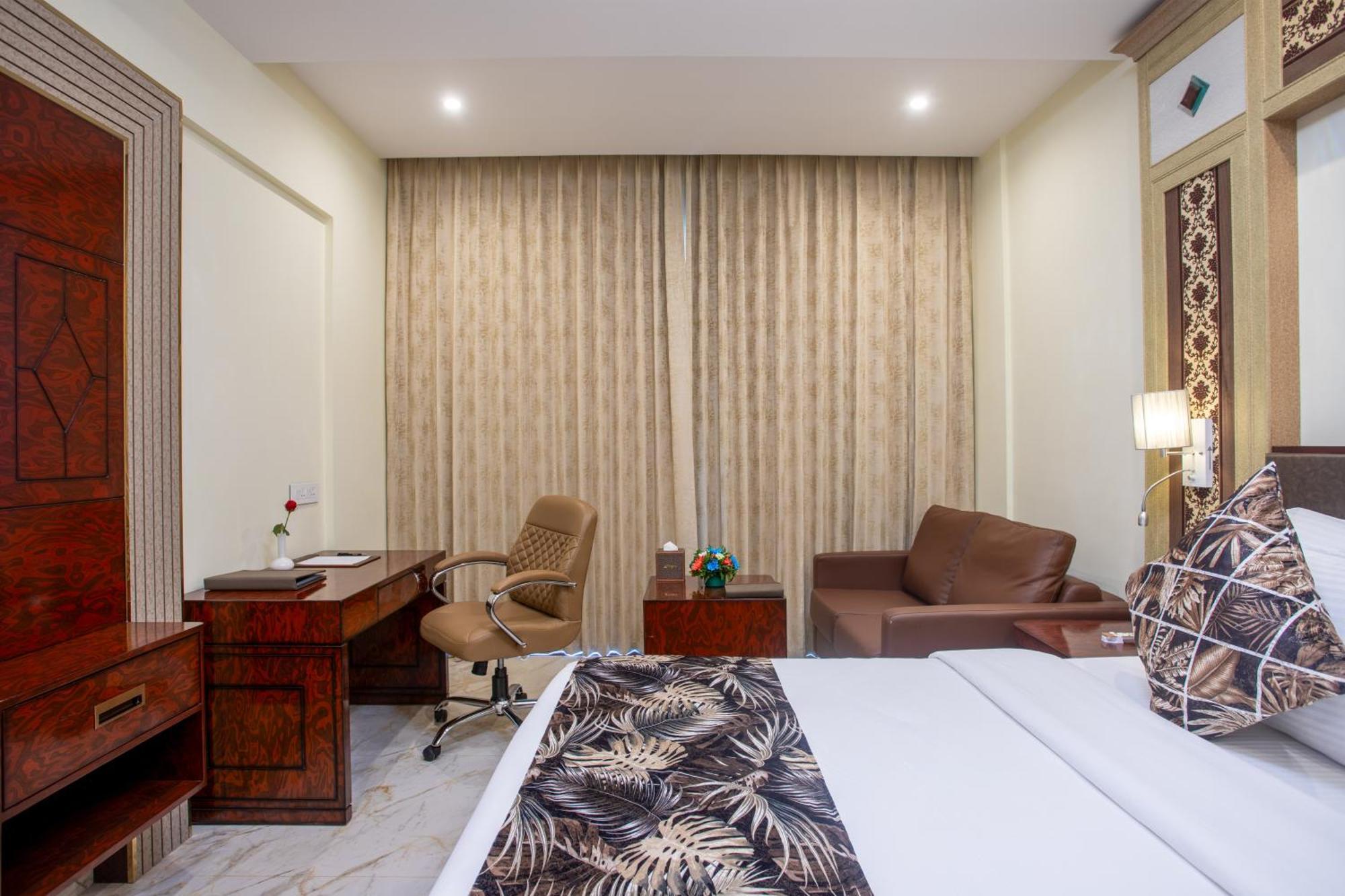 The Avenue Grand Hotel Calangute Room photo