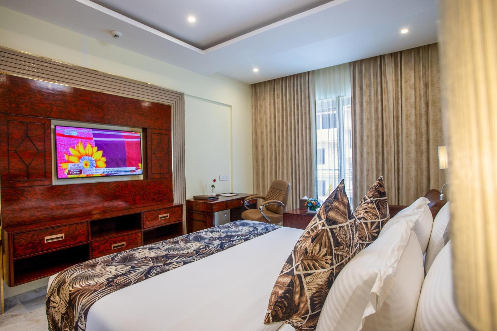 The Avenue Grand Hotel Calangute Room photo